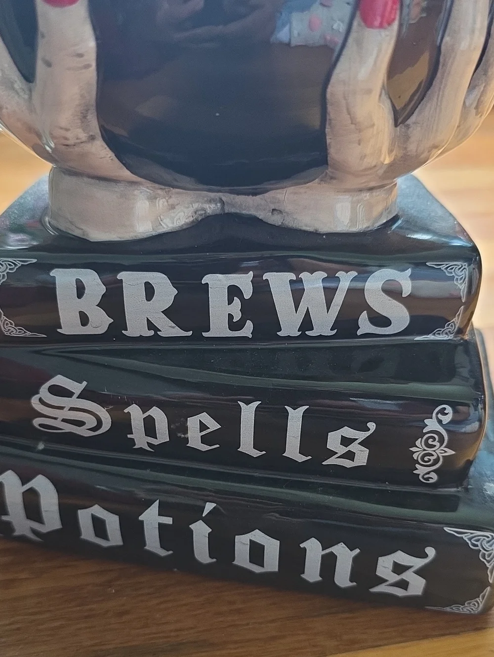 Black 'Brews Spells Potions'  Halloween Decor